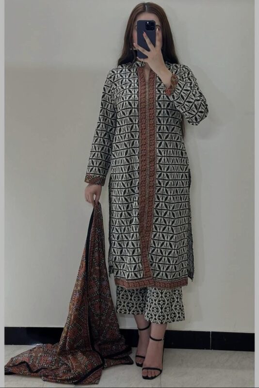 Bin Saeed 2025 Printed Lawn 3PC Suit Collection - Shirt, Voil Dupatta & Dyed Trouser