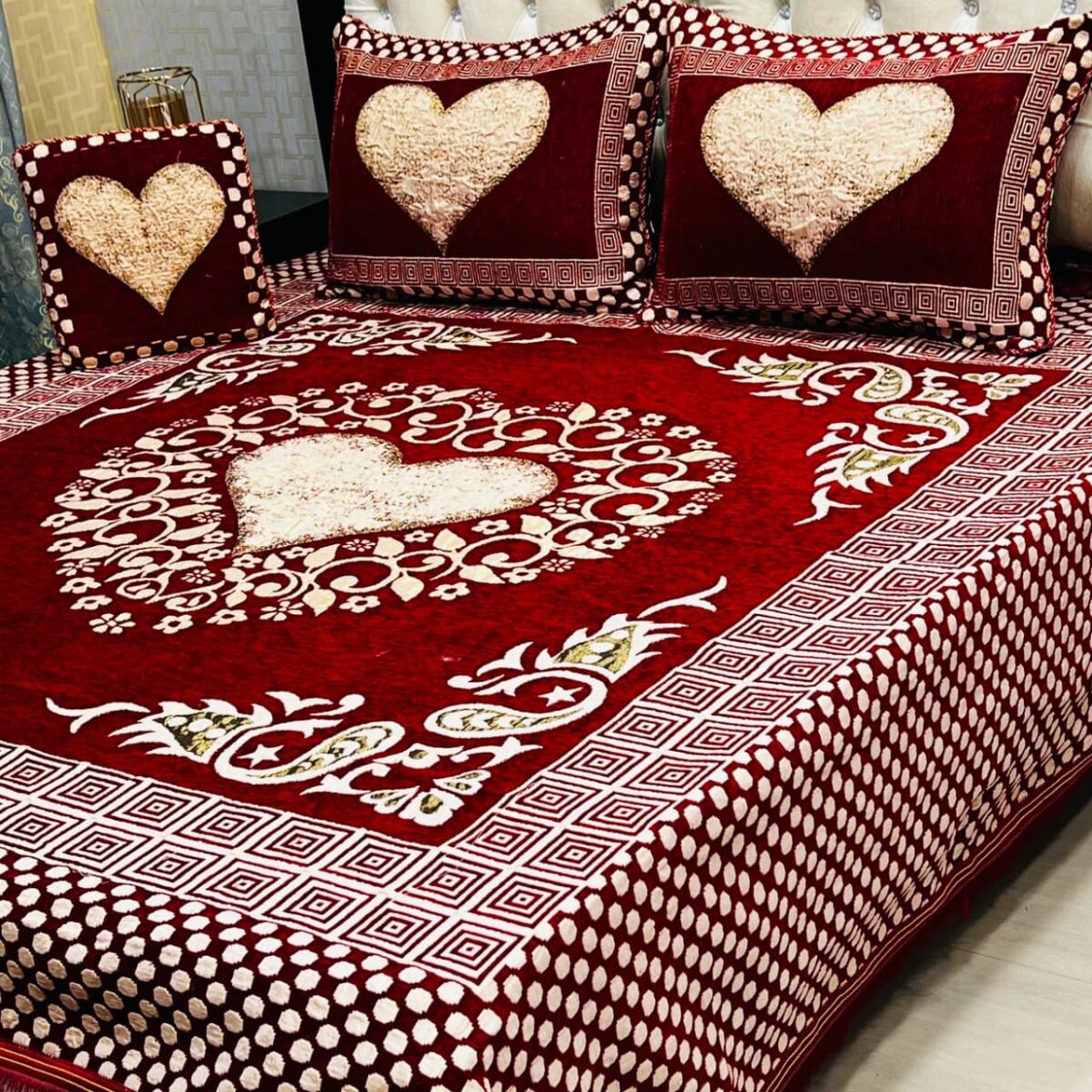 Velvet Jacquard King Size 4pc Bedsheet Set in Mehroon Red – Winter 2025 Home Collection available at sarastore.pk