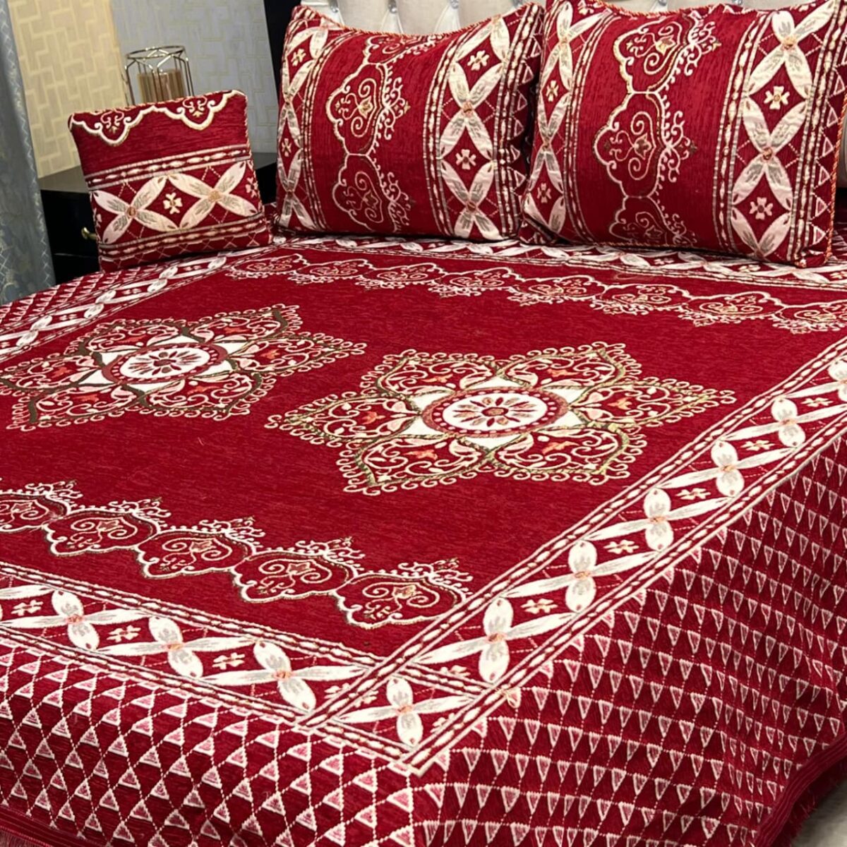 Velvet Jacquard King Size 4pc Bedsheet Set in Mehroon Red – Winter 2025 Home Collection available at sarastore.pk